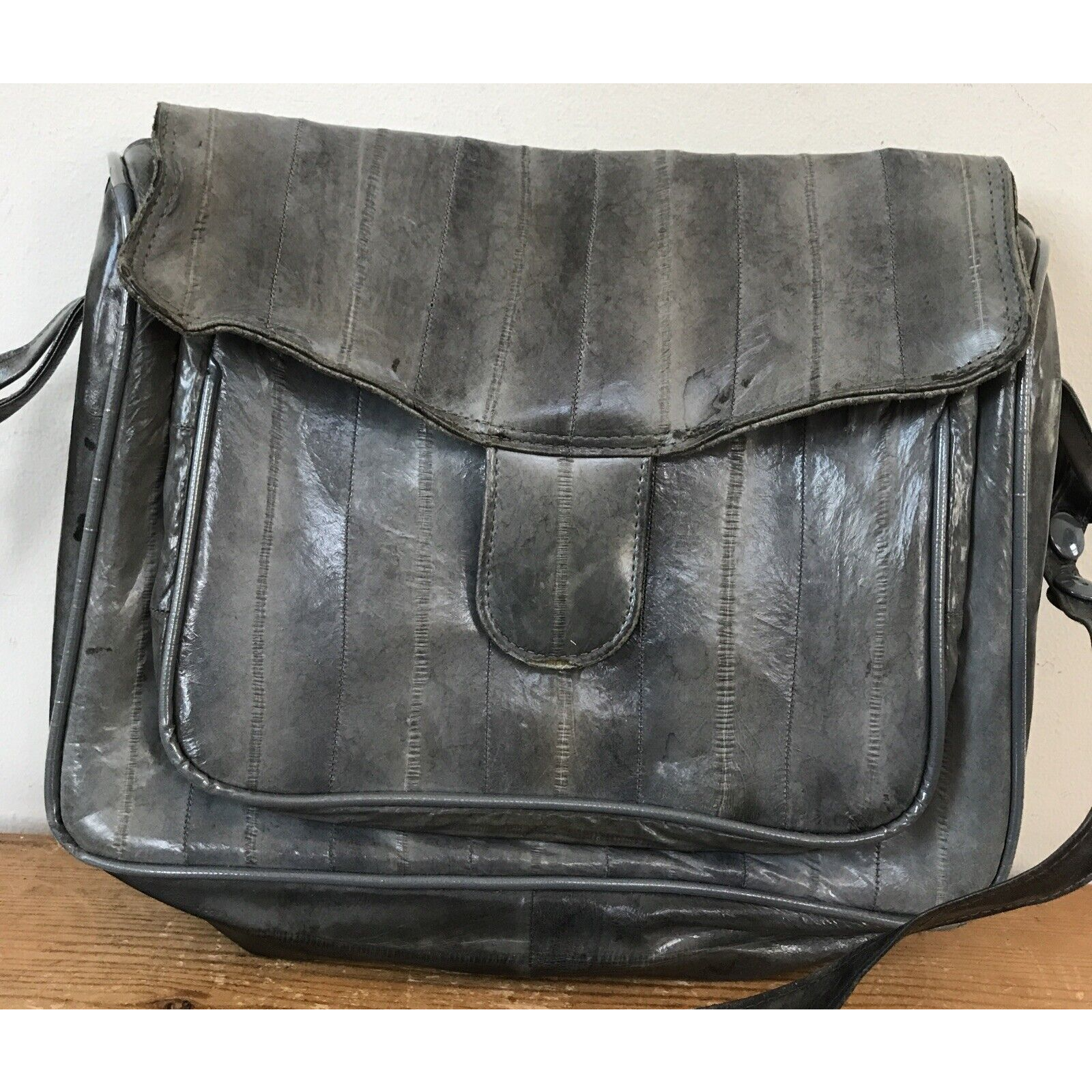 Vintage 80s 90s Soft Gray Eel Skin Leather Purse Handbag Crossbody Bag
